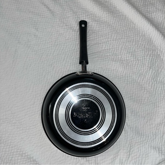 Set of 2 Farberware Ceramic Copper Tone nonstick 10 in/ 25 cm fry pan - Picture 6 of 6